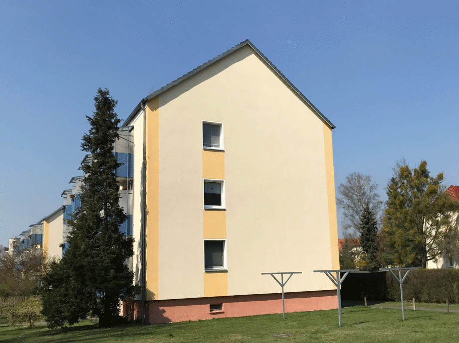 Großflächige Fassadengestaltung an einem 3-Etagen-Giebel in Brandenburg, fotorealistische Wandmalerei durch Motiv-Wunsch Mario Winkler.