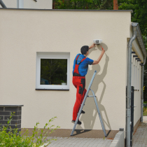 Ein Elektriker auf einer Leiter, 3D Illusion von Motiv-Wunsch in Stahnsdorf
